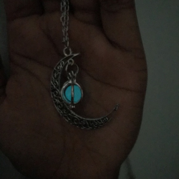 Pendent - Picture 2 of 5